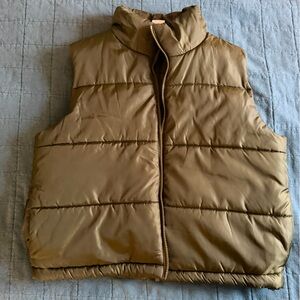 Abound cropped Olive Green Puffer Vest